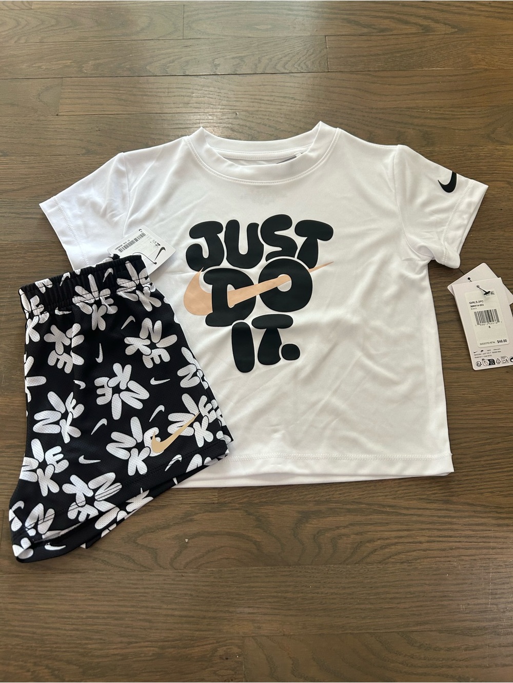 NWT Nike Girls Set size 6